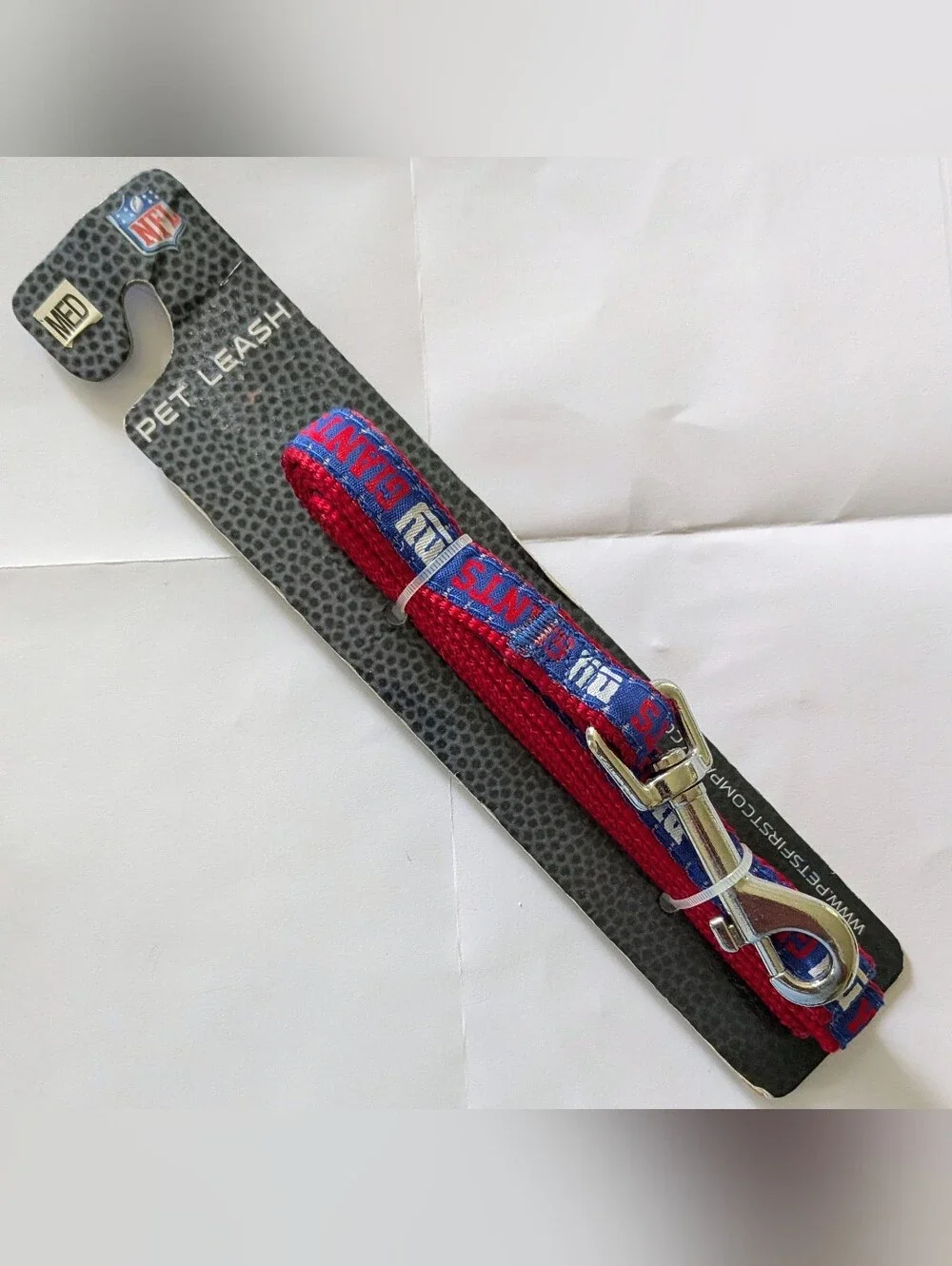 Brand New NFL NEW YORK GIANTS Football Medium Dog Leash